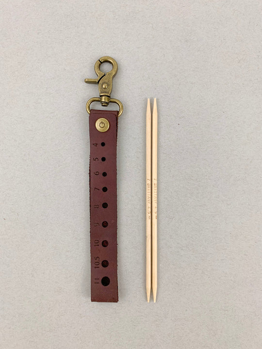 della Q Leather Wrist Clips